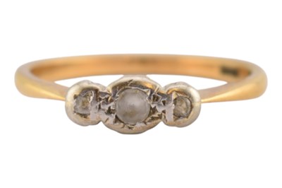 Lot 313 - 18CT GOLD & WHITE STONE RING
