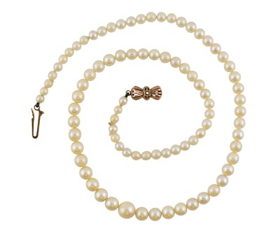 Lot 402 - 9CT GOLD & CULTURED PEARL SINGLE STRAND NECKLACE