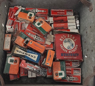 Lot 178 - FORD - MIXED SELECTION OF MOSTLY BOXED SPARK PLUGS