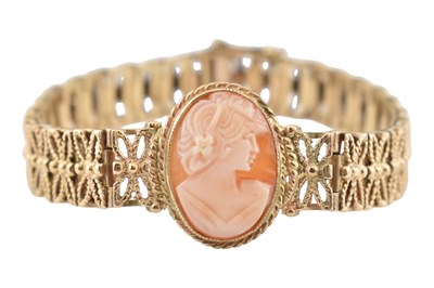 Lot 511 - 1960S 9CT GOLD & CARVED SHELL CAMEO FANCY LINK BRACELET