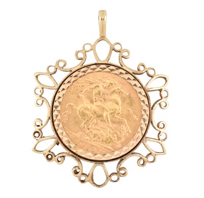 Lot 118 - A 1910 FULL SOVEREIGN NECKLACE PENDANT