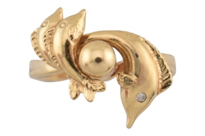Lot 548 - 14CT GOLD DOLPHIN SWING RING