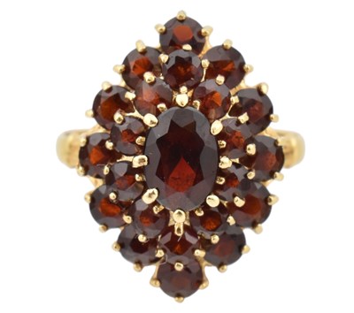 Lot 476 - ITALIAN 18CT GOLD & GARNET CLUSTER RING