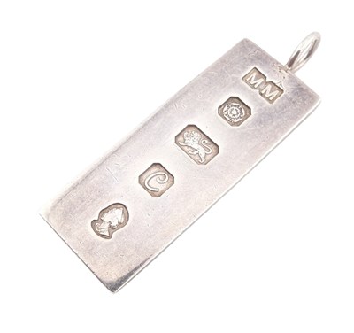 Lot 253 - HALLMARKED SILVER INGOT PENDANT