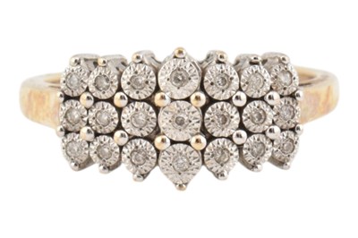 Lot 389 - HALLMARKED 9CT GOLD & DIAMOND CLUSTER RING