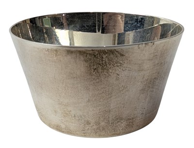 Lot 77 - 20TH CENTURY ELIZABETH II HALLMARKED SILVER BOWL