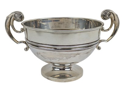 Lot 16 - 20TH CENTURY GEORGE V HALLMARKED SILVER TWIN-HANDLED FOOTED BOWL