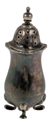 Lot 98 - 20TH CENTURY GEORGE V HALLMARKED SILVER PEPPERETTE