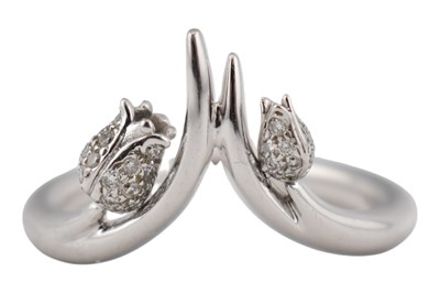 Lot 46 - SHAUN LEANE MAYBELL 18CT GOLD & DIAMOND RING