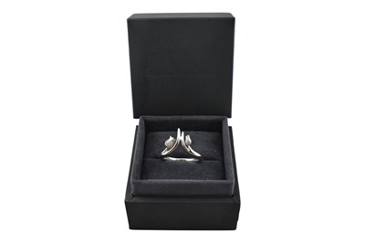 Lot 46 - SHAUN LEANE MAYBELL 18CT GOLD & DIAMOND RING