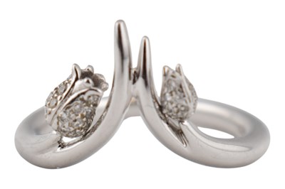 Lot 46 - SHAUN LEANE MAYBELL 18CT GOLD & DIAMOND RING