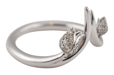 Lot 46 - SHAUN LEANE MAYBELL 18CT GOLD & DIAMOND RING
