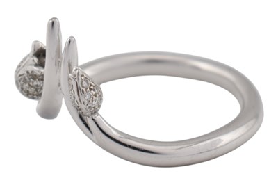 Lot 46 - SHAUN LEANE MAYBELL 18CT GOLD & DIAMOND RING