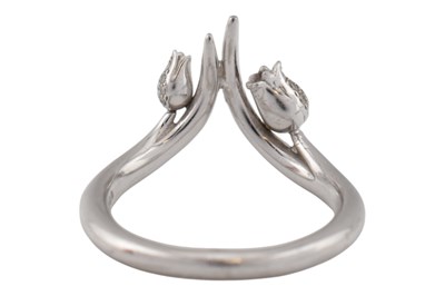 Lot 46 - SHAUN LEANE MAYBELL 18CT GOLD & DIAMOND RING