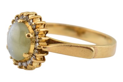 Lot 92 - 18CT GOLD CAT'S EYE CHRYSOBERYL & DIAMOND HALO RING