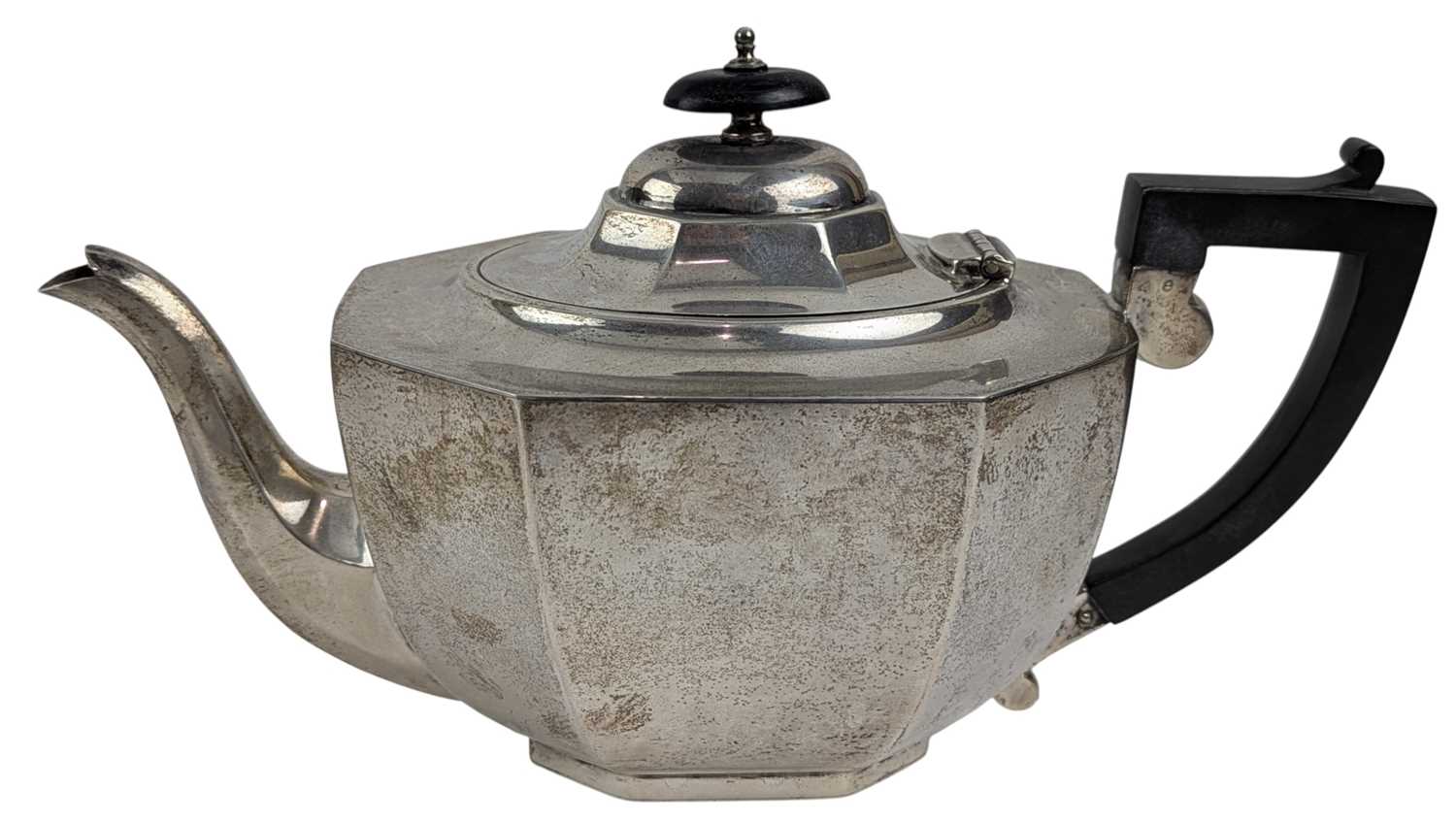 Lot 9 - 20TH CENTURY GEORGE V HALLMARKED SILVER TEAPOT
