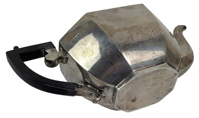 Lot 9 - 20TH CENTURY GEORGE V HALLMARKED SILVER TEAPOT