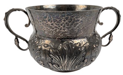 Lot 29 - EDWARD VII HALLMARKED SILVER TWIN HANDLED SUGAR BOWL