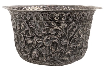 Lot 92 - 20TH CENTURY BURMESE / THAI /SOUTHEAST ASIAN REPOUSSE SILVER BOWL / THABEIK