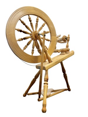 Lot 427 - ASHFORD OF NEW ZEALAND - THE ELIZABETH MODEL - TRADITIONAL BEECH WOOD SPINNING WHEEL