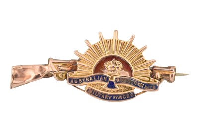 Lot 343 - 9CT GOLD AUSTRALIAN MILITARY FORCES BADGE