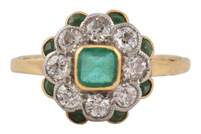 Lot 38 - EARLY 20TH CENTURY ART DECO EMERALD & DIAMOND CLUSTER RING