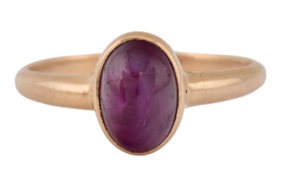 Lot 227 - RUBY CABOCHON RING