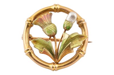Lot 28 - EARLY 20TH CENTURY 15CT GOLD ENAMEL DECORATED THISTLE BROOCH PIN