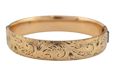 Lot 407 - 9CT GOLD METAL CORE BANGLE