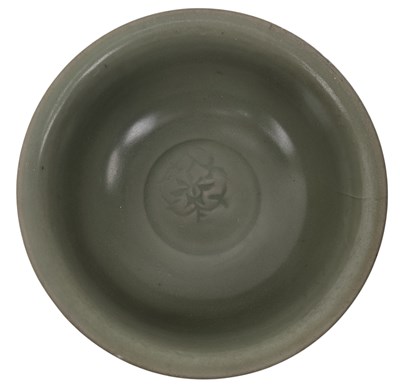 Lot 57 - MING LONGQUAN CELADON GLAZED CERAMIC BOWL 明 龙泉清釉 盌