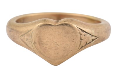 Lot 506 - 9CT GOLD HEART SHAPED SIGNET RING