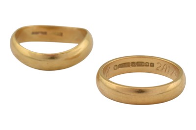 Lot 146 - TWO HALLMARKED 18CT GOLD BAND RINGS