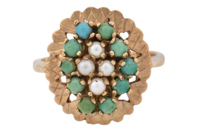Lot 208 - 1970S HALLMARKED 9CT GOLD, TURQUOISE & PEARL CLUSTER RING