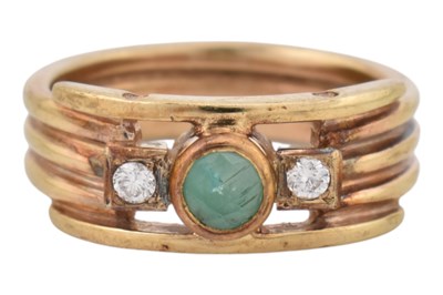 Lot 174 - GOLD EMERALD & DIAMOND RING
