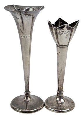 Lot 66 - VICTORIAN HALLMARKED SILVER BUD STEM VASE & AN EDWARD VII HALLMARKED SILVER STEM VASE
