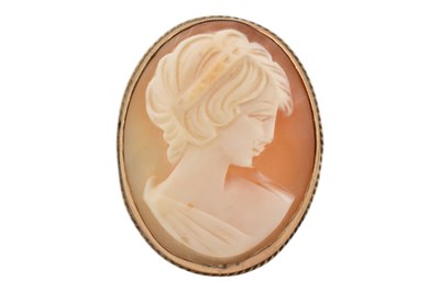 Lot 466 - VINTAGE GOLD & CARVED SHELL CAMEO RING