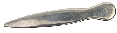 Lot 7 - 20TH CENTURY GEORGE V HALLMARKED SILVER SALVER TRAY T/W LETTER OPENER