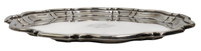 Lot 7 - 20TH CENTURY GEORGE V HALLMARKED SILVER SALVER TRAY T/W LETTER OPENER