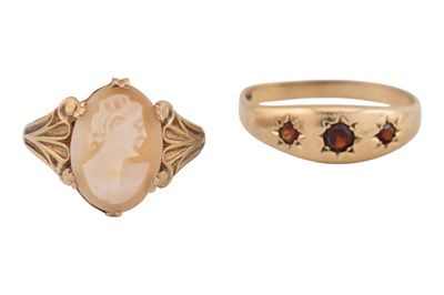 Lot 492 - A HALLMARKED 9CT GOLD CAMEO RING & GARNET GYPSY RING