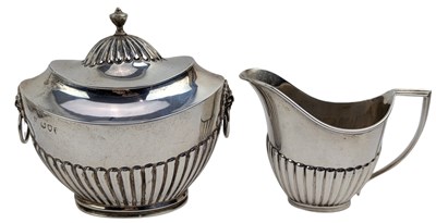 Lot 32 - VICTORIAN HALLMARKED SILVER CREAMER JUG & A SILVER SUGAR BOWL