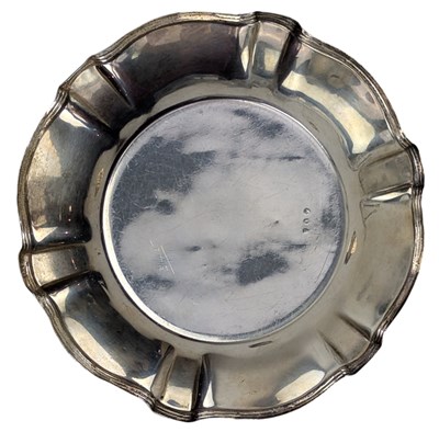 Lot 40 - EDWARD VII HALLMARKED SILVER SALVER / DISH / CARD TRAY