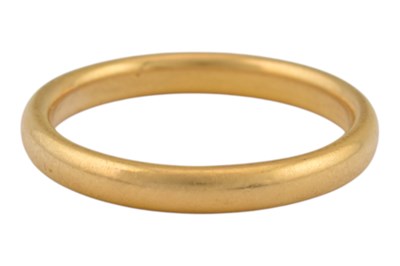Lot 533 - A 22CT GOLD WEDDING BAND RING
