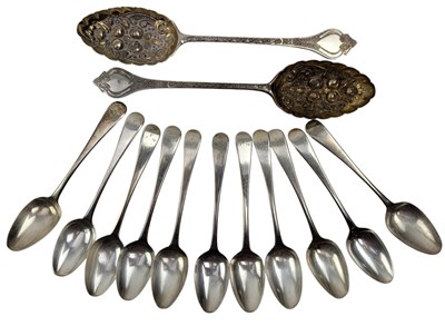 Lot 33 - SET OF ELEVEN GEORGE III HALLMARKED SILVER TEASPOONS & A PAIR OF BERRY SPOONS
