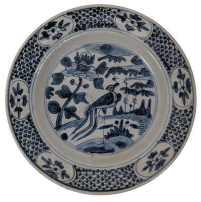 Lot 107 - MING DYNASTY BLUE & WHITE PORCELAIN CHARGER 明 青花 花鸟盘