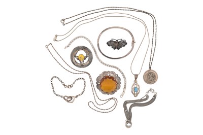 Lot 56 - A COLLECTION OF SILVER & WHITE METAL JEWELLERY
