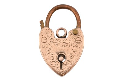 Lot 465 - EARLY 20TH CENTURY 9CT GOLD HEART PADLOCK CLASP