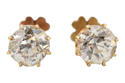 Lot 67 - PAIR OF EARLY 20TH CENTURY GOLD & DIAMOND STUD EARRINGS