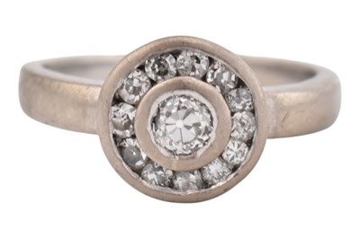 Lot 360 - HALLMARKED 18CT WHITE GOLD & DIAMOND TARGET RING