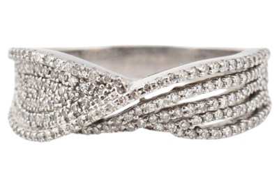 Lot 132 - 14CT GOLD & DIAMOND TWIST RING