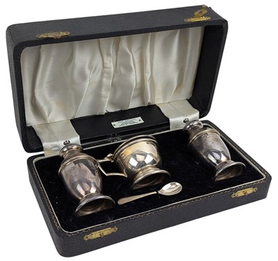 Lot 30 - CASED ELIZABETH II HALLMARKED SILVER THREE PIECE CRUET SET